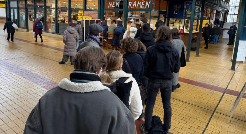 Sorba állna egy órát egy levesért?