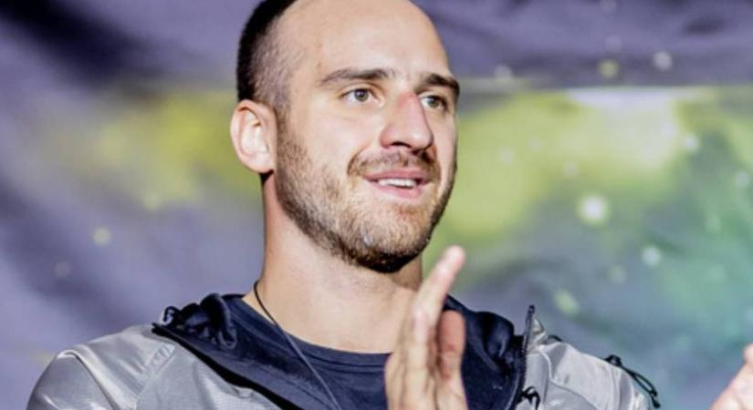 Brasch Bence úgy megütötte a színésznőt, hogy dőlt a vér az orrából: a nézők is szemtanúi voltak