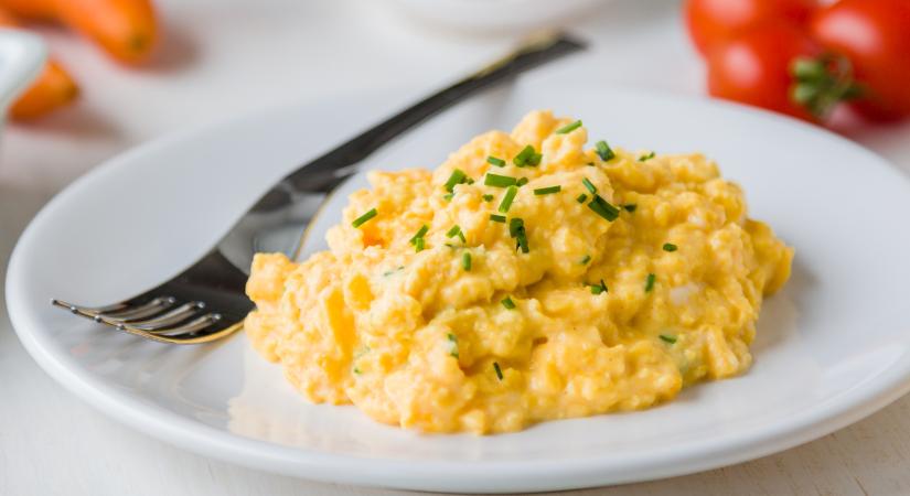 Szereted a rántottát? Ezzel a trükkel 100 kalóriát spórolhatsz rajta – a legfinomabb diétás recept