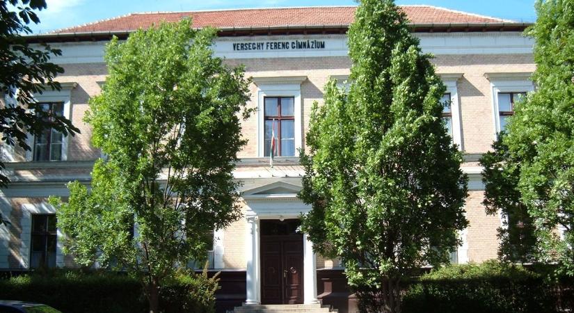 Nagyszabású gálával tiszteleg névadója előtt a nagy hírű szolnoki gimnázium