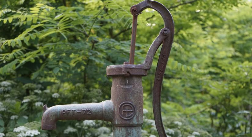 Már az OECD is felfigyelt arra, hogy valami nincs rendben a hazai fúrt kutakkal