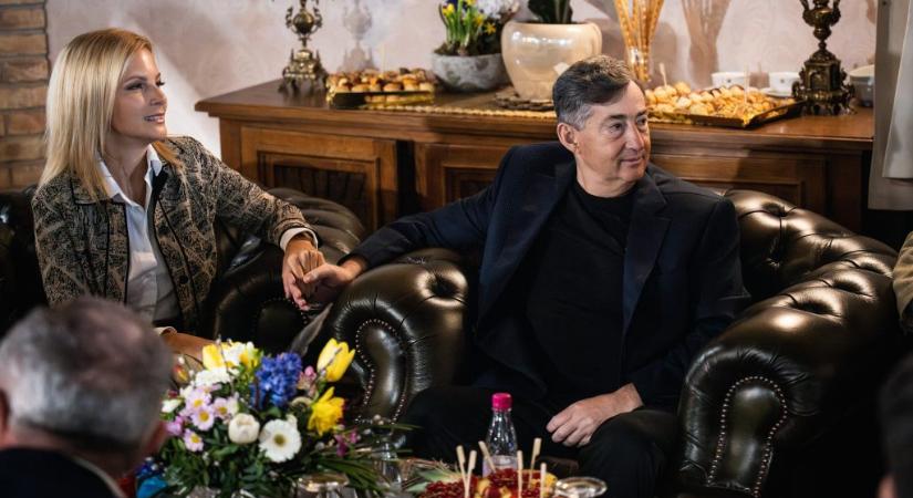 Közös fotón Várkonyi Andrea, Mészáros Lőrinc és Bochkor Nóra