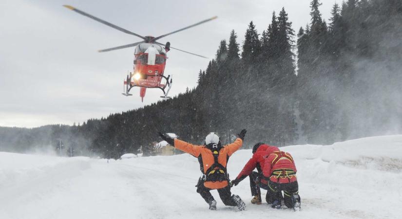 Összesen 130 embert mentettek ki a hegyekből szombaton