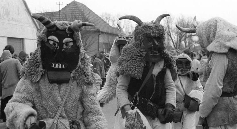 Busójárás archív felvételeken – a mohácsi téltemetés, amit egyszer látnod kell