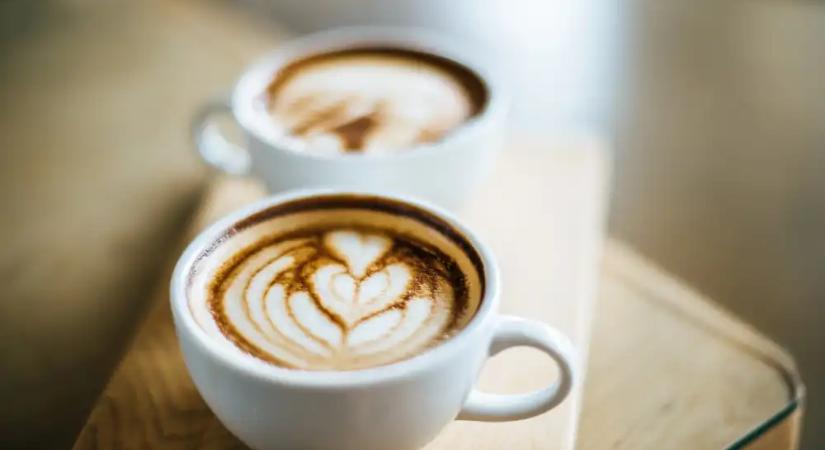 Meglepő kutatás: a kávé és tea segíthet a demencia megelőzésében