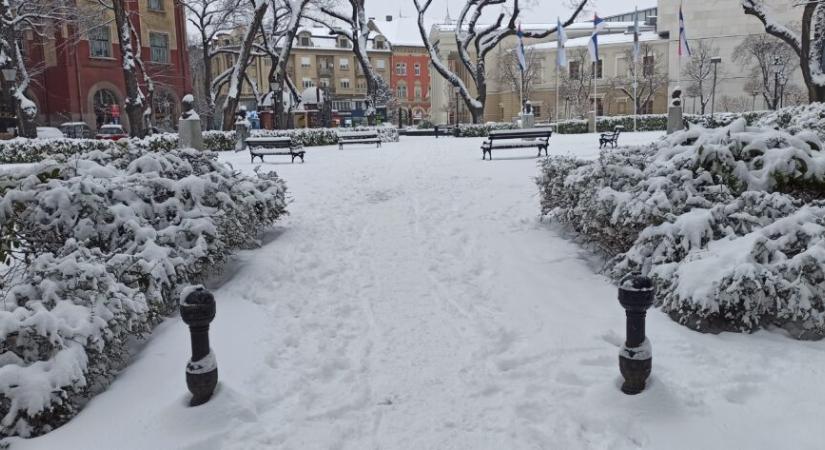 Már vasárnap éjjel visszatér a tél, még havazhat is