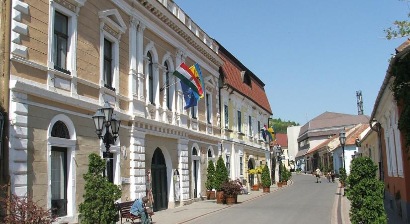 Fine bisztró nyílik Tokajban – milliárdos állami támogatással