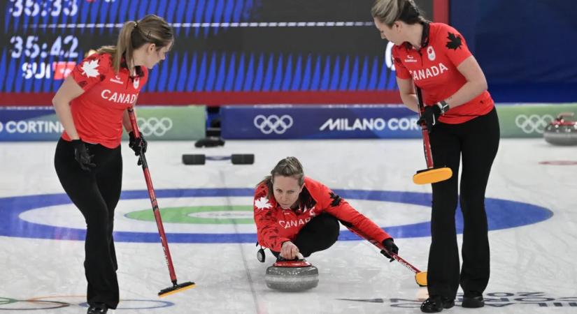 „Ez őrültség” – kiakadt a kanadai curlinges, mert kétszer érintés miatt kivették a kövét a játékból a téli olimpián