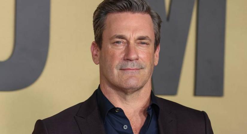 A jóképű színész és 17 évvel fiatalabb felesége Hollywood legszebb párja: Jon Hamm a forgatáson ismerte meg Annát