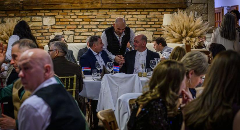 Zsúfolásig telt teremmel ünnepelt a Soproni Erdélyi Kör - Képgaléria