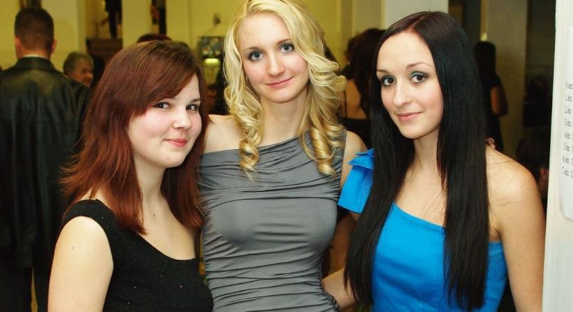 Kisestélyi és palotás: ezzel a galériával elmerülünk a szalagavatók világában!