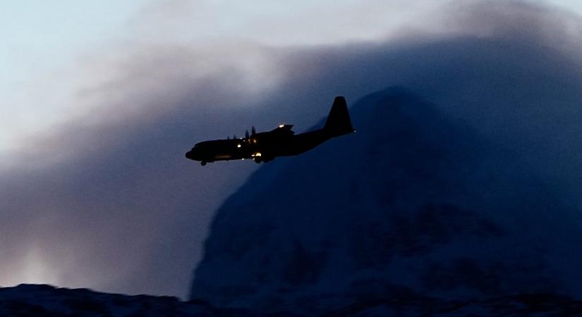 Arccal észak felé, új pontokon nyomul a NATO