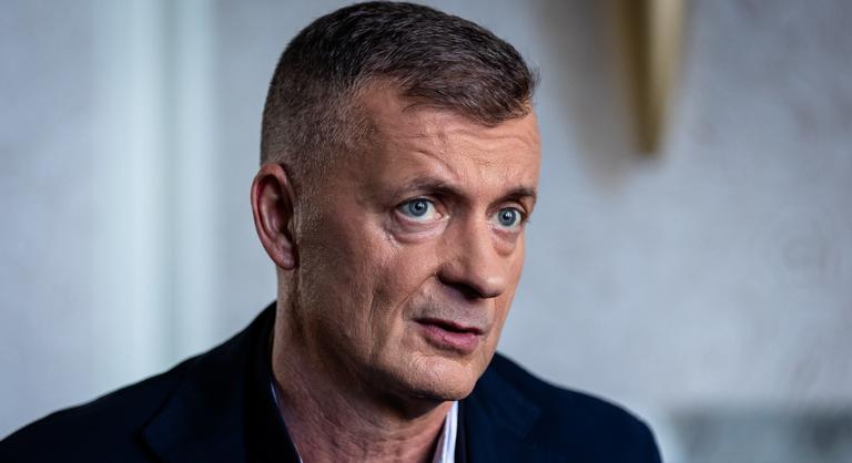 Ismét rátalált a szerelem Kubatov Gáborra, szépségkirálynő társaságában fotózták le