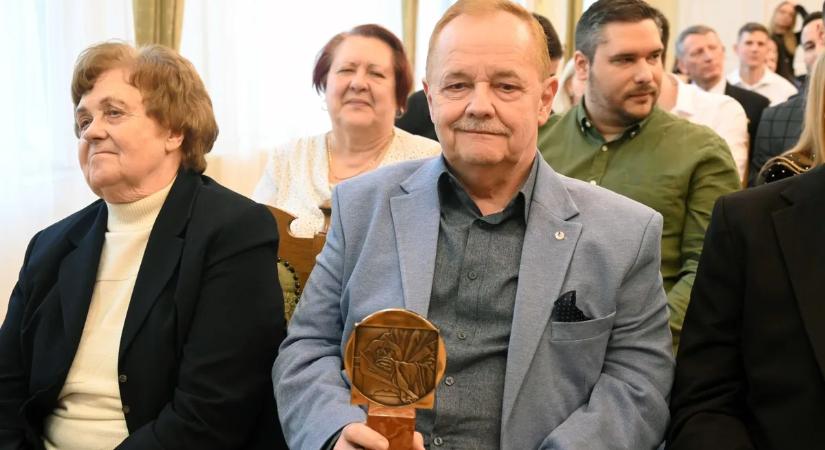 NS-klub: Varga Csaba, lapunk tudósítója rangos elismerésben részesült Szolnokon