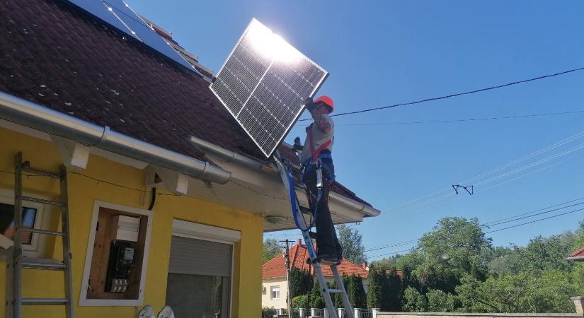 Új korszak előtt a háztartási napelemek: kulcsszerepben az energiatárolás