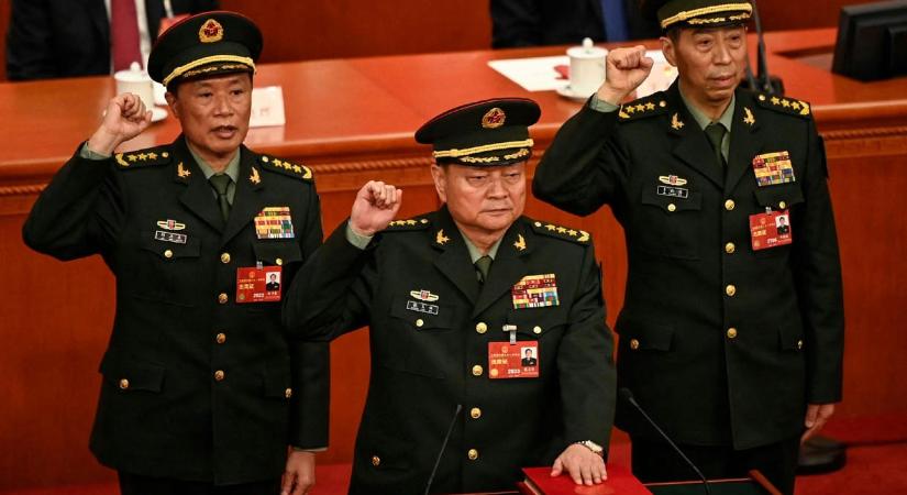 A tábornoki kar lefejezésével a hadsereg fölött is kizárólagossá tette a hatalmát Hszi Csin-ping