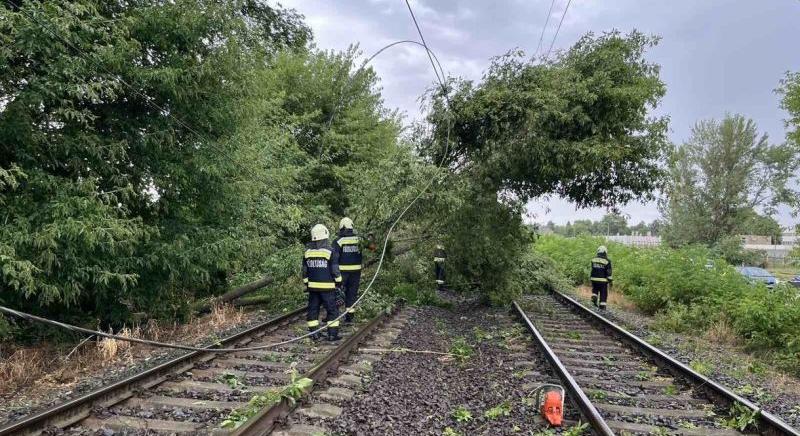 Letarolta a vihar a balatoni vasutat, megbénult a MÁV
