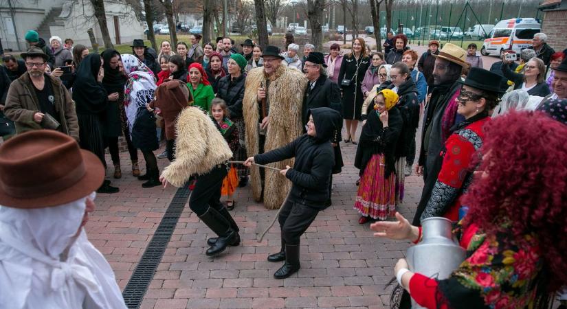Kézműves portékák és néptánc töltötte meg a Hungarikum Ligetet – fotók, videó