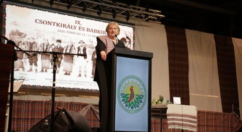 Szili Katalin megkapta a „csángók keresztanyja” címet Moldvában