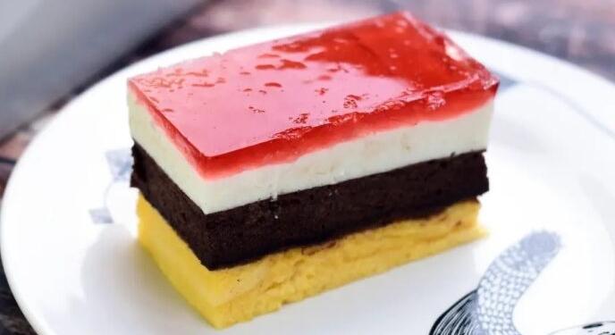 Ez a négyrétegű zselés retró desszert se lisztet, se vajat nem kér: mégis mennyei