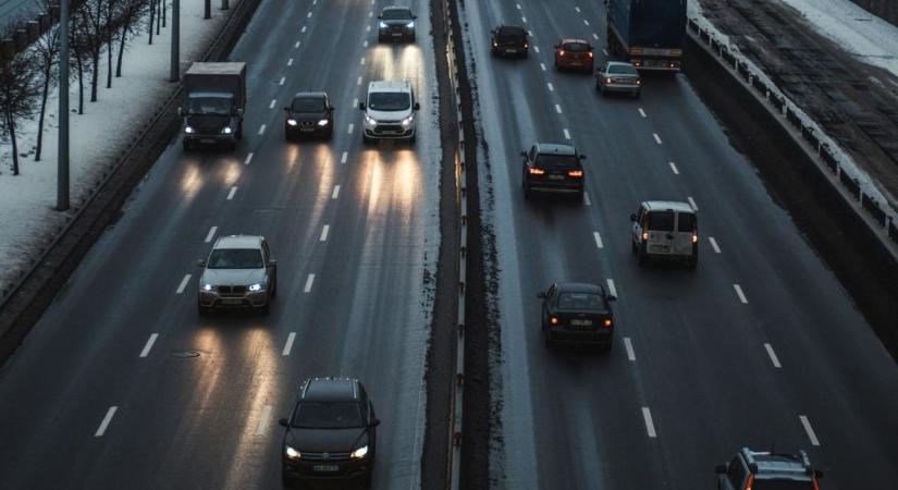 Így lehet igényelni a gépjárműadó-mentességet, közelgő határidőre figyelmeztetett a NAV