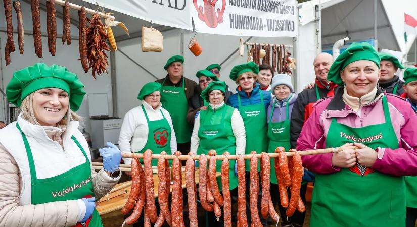 Böllérfesztiválok – így zajlik egy igazi vidéki disznótor ma – galéria