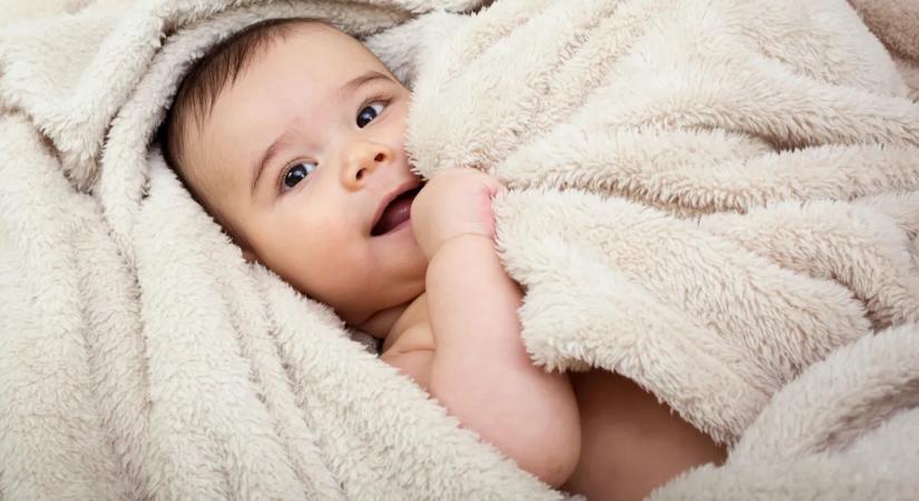 Kétfajta szemszínnel született egy baba, aki kimérizmussal rendelkezik