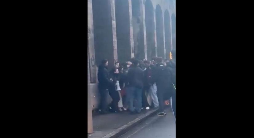 Tragédia: antifák vertek agyon egy fiatal francia nőt (VIDEÓ)