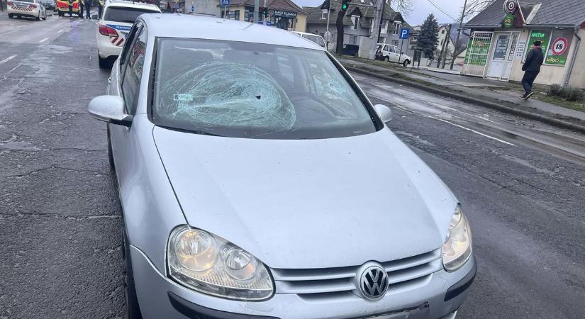 Leszámolás fényes nappal Pécsen: késelés történhetett a Komlói úton (FOTÓK)