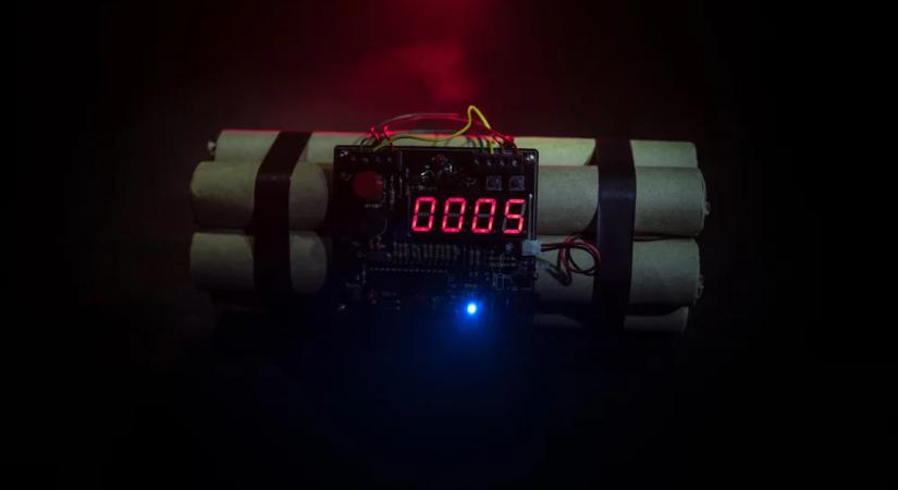 Bombariadó Budapesten: 2000 embert tereltek azonnal az utcára