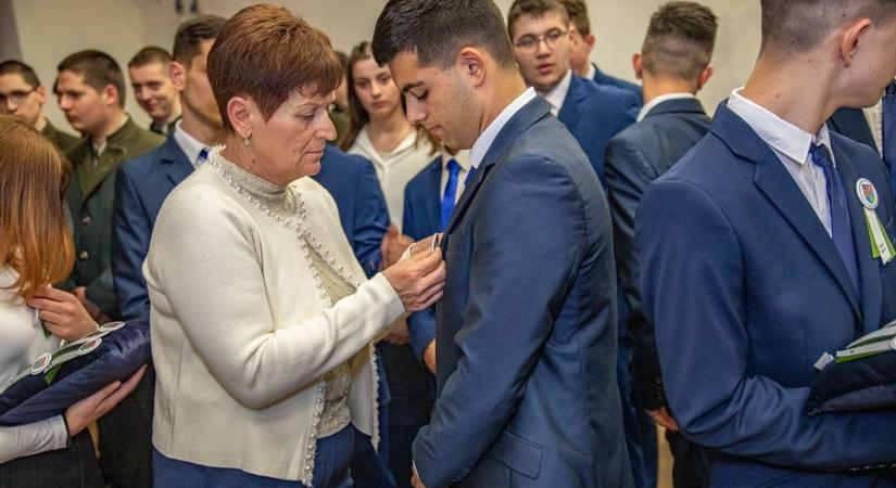 A megmérettetések nagyjából 50 nap múlva kezdődnek -Szalagavató Szőcsényben