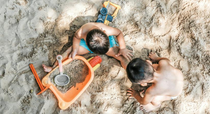 Azbesztszennyezés miatt játszóhomok betiltását sürgetik Hollandiában