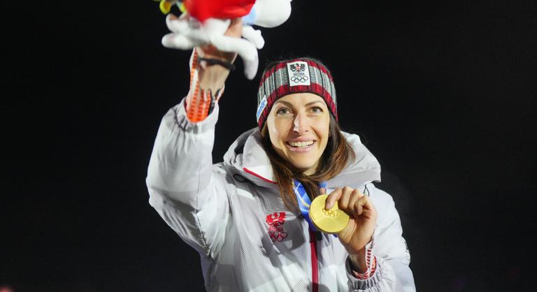 Janine Flock, az osztrák hadsereg szakaszvezetője levetkőzött a Playboynak, most aranyérmet nyert az olimpián