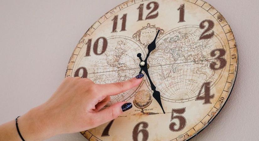 Idén előbb kell átállítani az órákat, mutatjuk, pontosan mikor