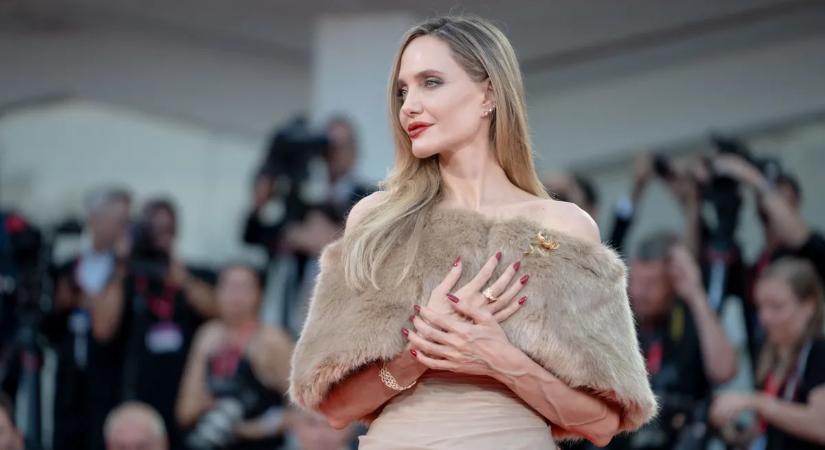 Felrepültek a pletykák - Újra rátalálhatott a szerelem Angelina Jolie-ra?