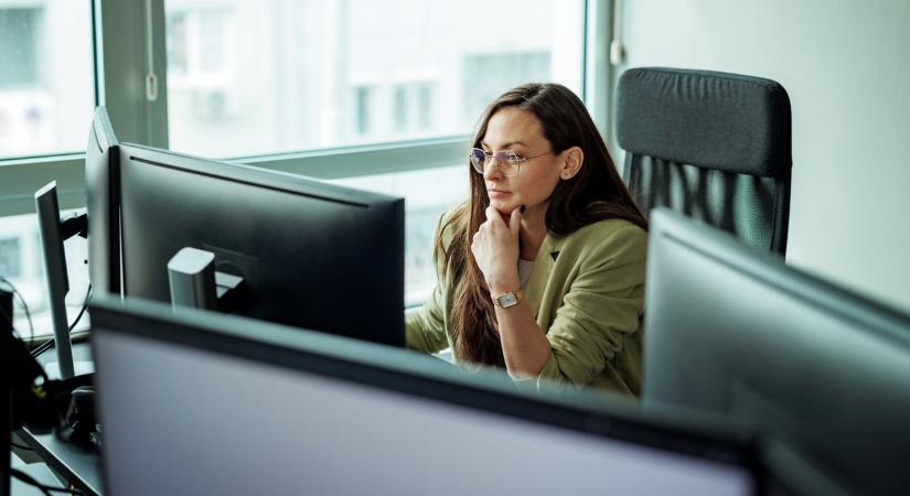 Mi vagyunk az egyetlen generáció, aki ért a technológiához, de nem dől be az AI-nak