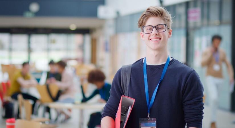 Ingyenes képzés, nemzetközi kapcsolatok – már lehet jelentkezni az MCC-hez