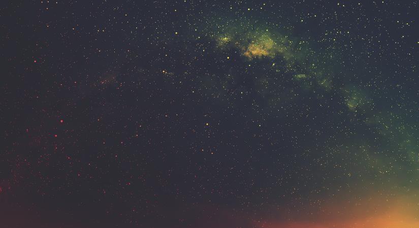 Videó: Tűzgömb száguldott át az égen, a Napnál is fényesebb volt