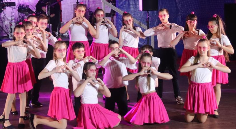 Valentin-napi bált tartottak a Szentkirályi Táncosok – fotók