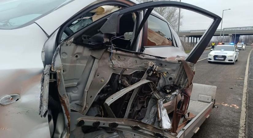 Súlyos baleset történt az 51-es főúton, öten megsérültek – fotókkal