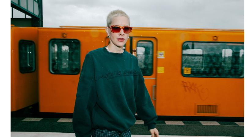 Anika és az Abyss: élő feszültség, nyitott formák