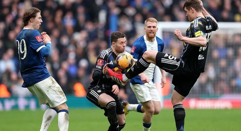 A Leeds tizenegyesekkel búcsúztatta a Birminghamet az FA-kupában