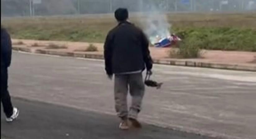 Videón, ahogy lezuhan egy repülőgép!