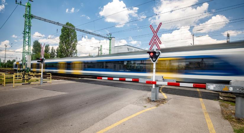 Szétzúzta a fehérvári vasútvonalat a szél