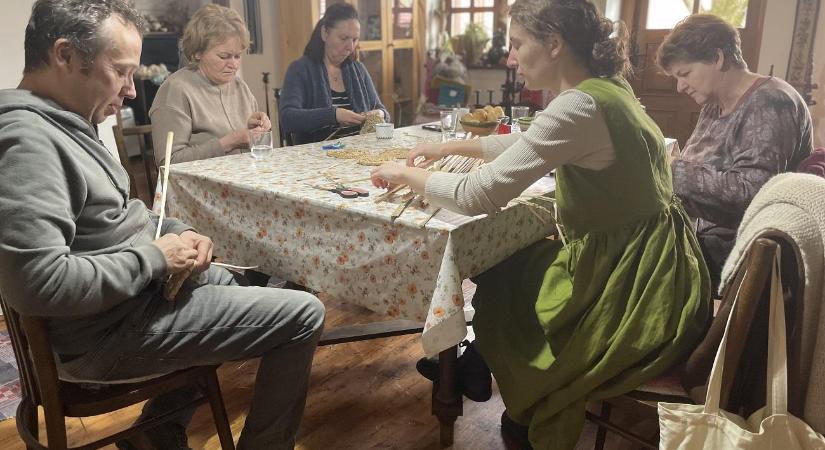 Hagyomány és alkotás találkozása – felnőttképzés Várhosszúréten