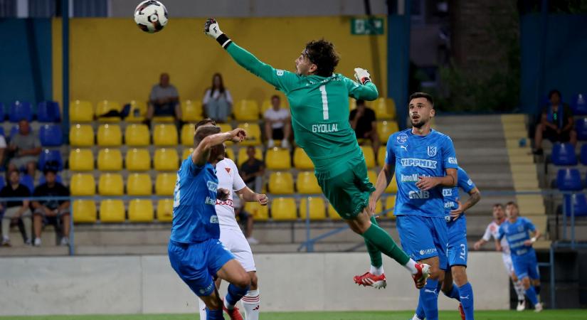 NB I: Már a szünetben lecserélték a hihetetlen öngólt és egy 11-est is összehozó kapust - videó