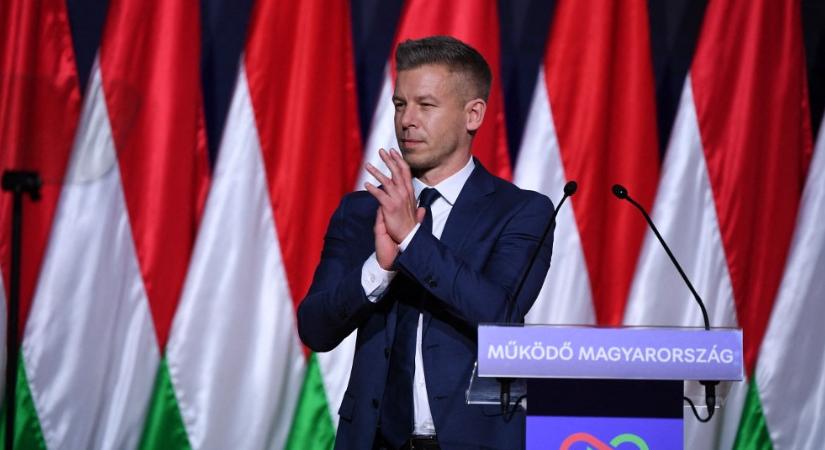 Magyar Péter évértékelőt tartott: a sorkatonaságról, Gödről és a bicskei áldozatokról is beszélt