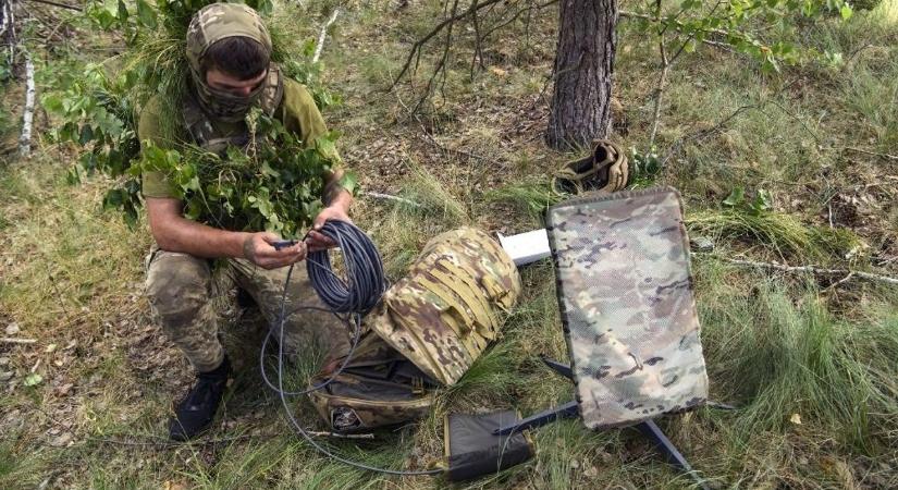 Ukrajna életeket menthet, végre blokkolni tudják az orosz hadsereg hozzáférését a Starlinkhez