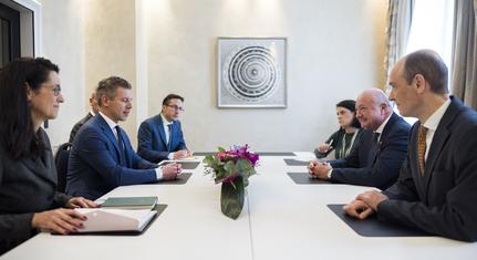 Egy tucat európai vezetővel tárgyalt Magyar Péter