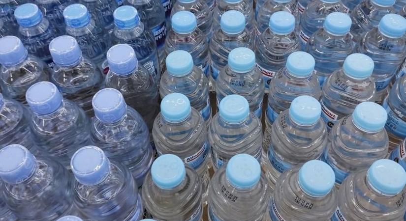 Szennyezett ásványvíz a boltokban: ezt a két vizet semmiképp ne idd meg a Nébih szerint